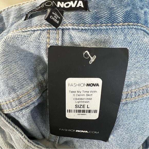 NWT Fashion Nova Mini Skirt Womens L Light Wash Denim Cut Out Buckle Y2K Retro - Picture 4 of 4